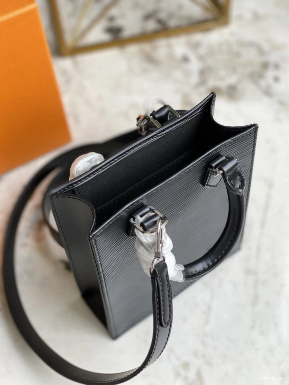 WIS LOUIS PETIT PLAT SAC VUITTON 0905